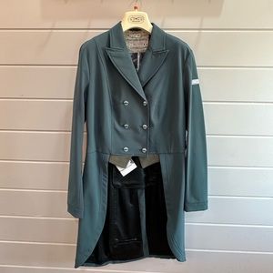 Animo Lotte Lonodra Tailcoat brand new Size 42 (close to a 4/6 women’s)